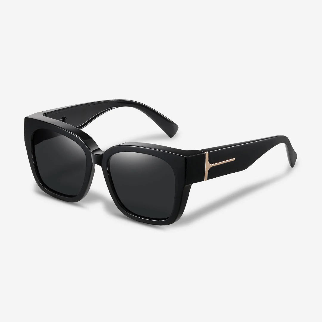 Lunettes de soleil polarisées pour femmes portant des lunettes