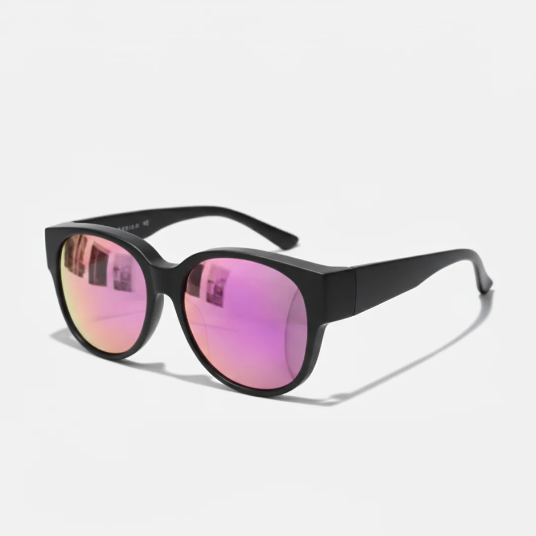 Lunettes de soleil polarisées pour femmes portant des lunettes