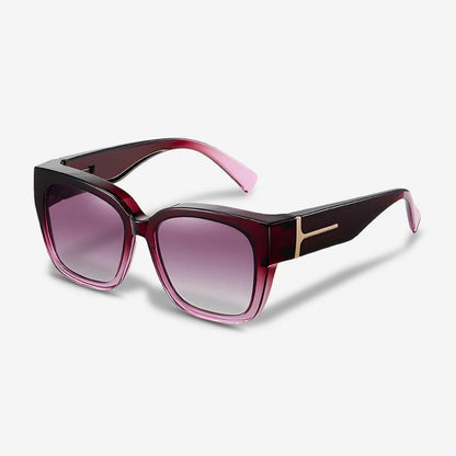 Lunettes de soleil polarisées pour femmes portant des lunettes