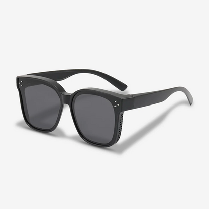 Lunettes de soleil polarisées pour femmes portant des lunettes